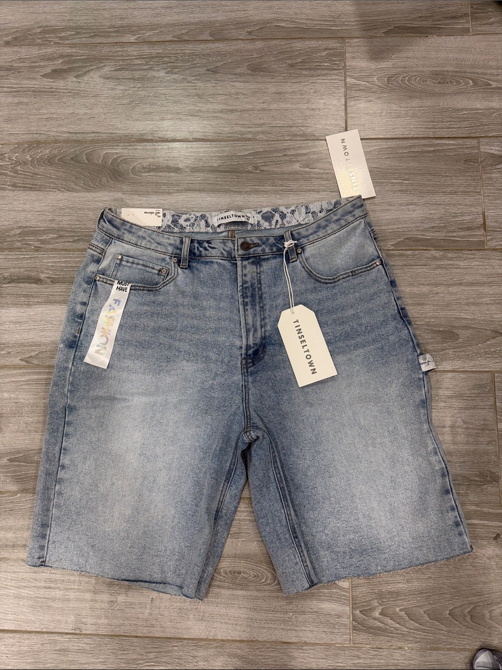 Tinseltown Light Wash Denim Shorts 15/32
